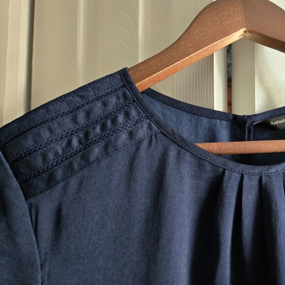 Banana Republic Navy Blue Blouse Top Short Sleeve Size M Petite Made in Canada - Picture 4 of 5